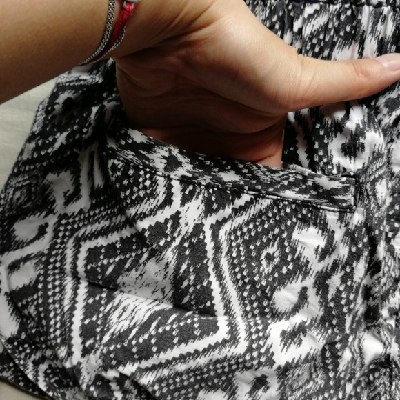 AMERICAN EAGLE Aztec Soft Shorts Paperbag waist Shortie 00 AE - Picture 4 of 8